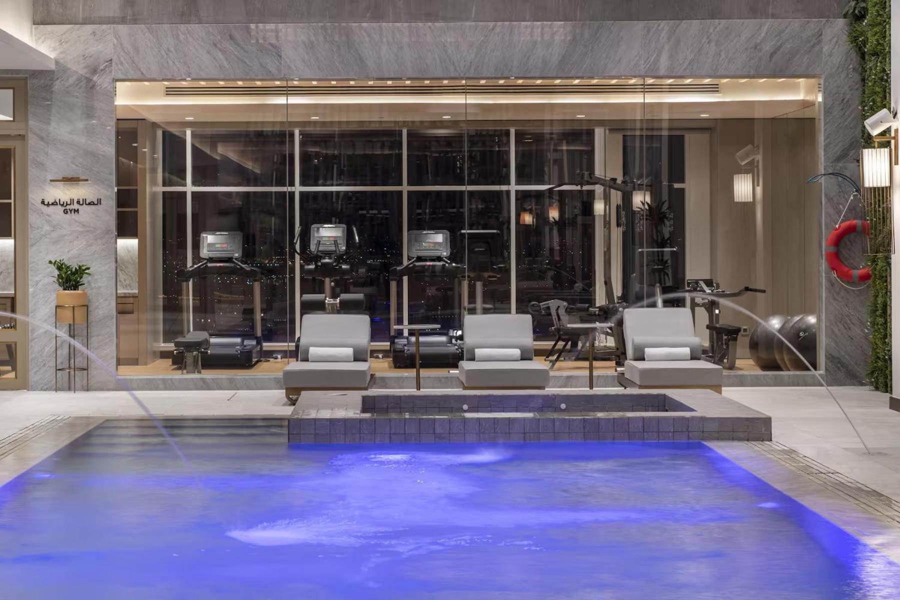 Ramada By Wyndham Riyadh King Fahd Road Esterno foto The pool at the hotel
