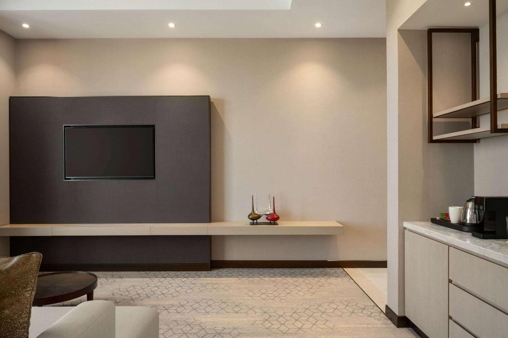 Ramada By Wyndham Riyadh King Fahd Road Esterno foto