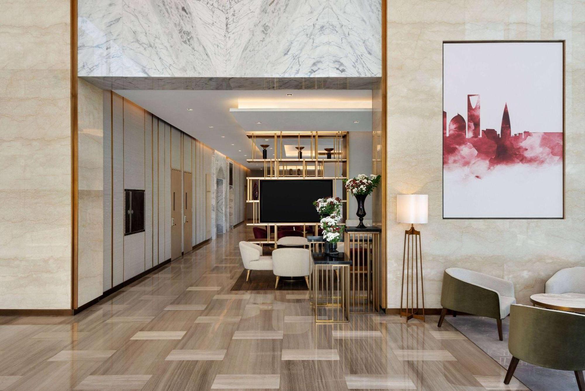 Ramada By Wyndham Riyadh King Fahd Road Esterno foto The lobby of the hotel